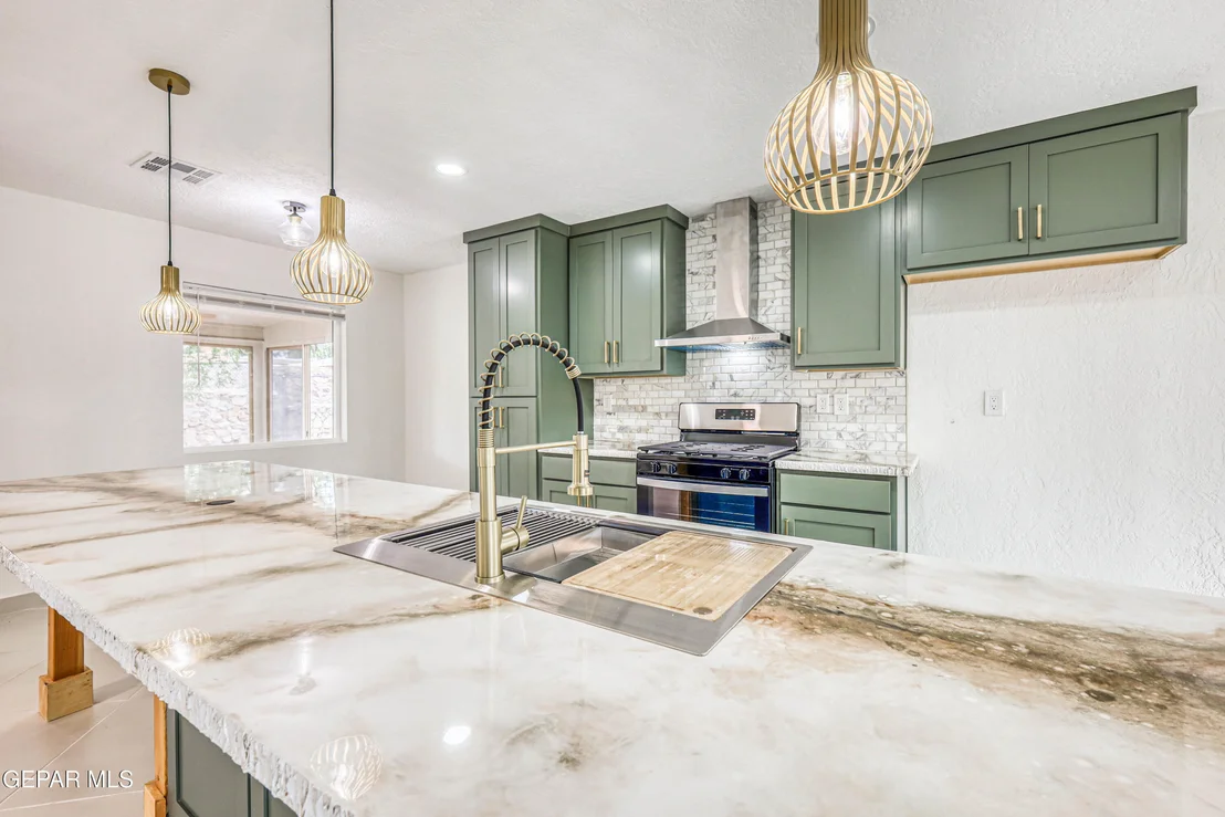 Photo of 712 CARABINAS Way