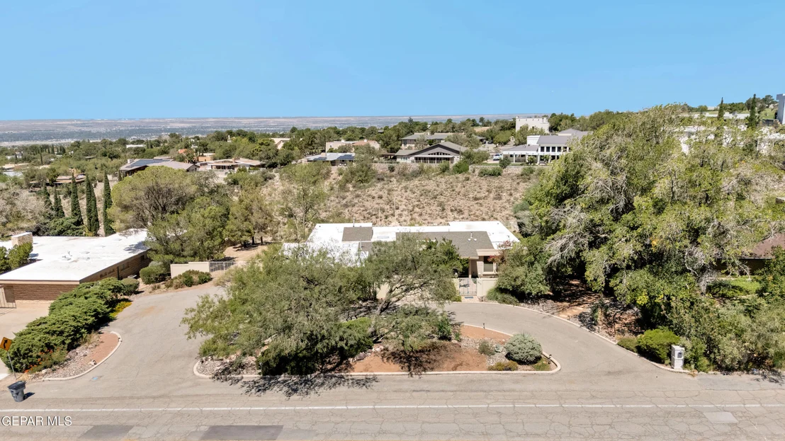 Photo of 913 THUNDERBIRD Drive