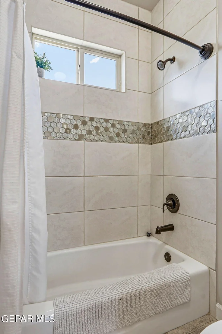 Photo of 5884 Valle Sonar Avenue