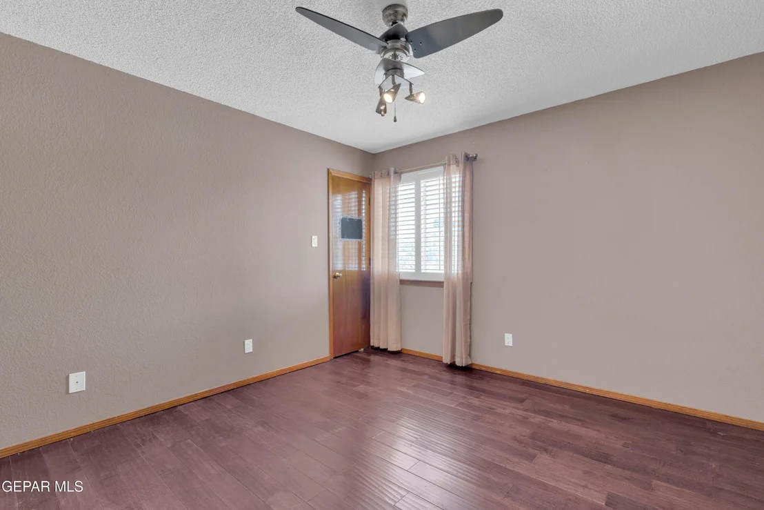 Photo of 2121 GREENLEE Drive
