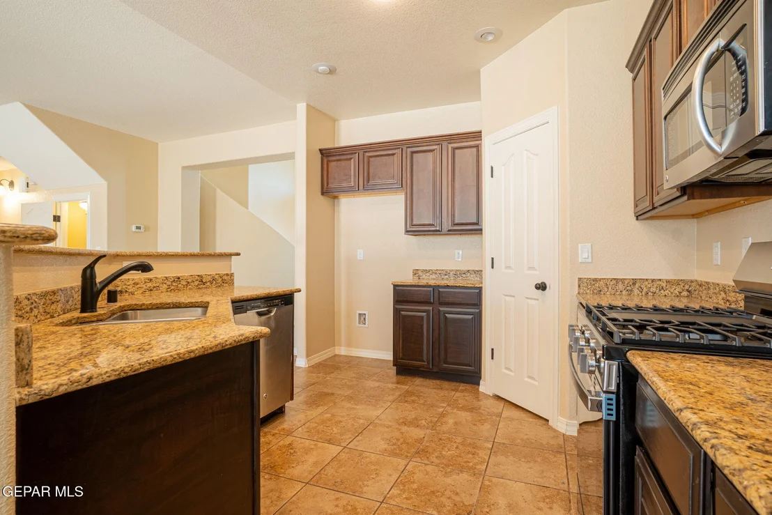 Photo of 3049 LOOKOUT POINT Drive