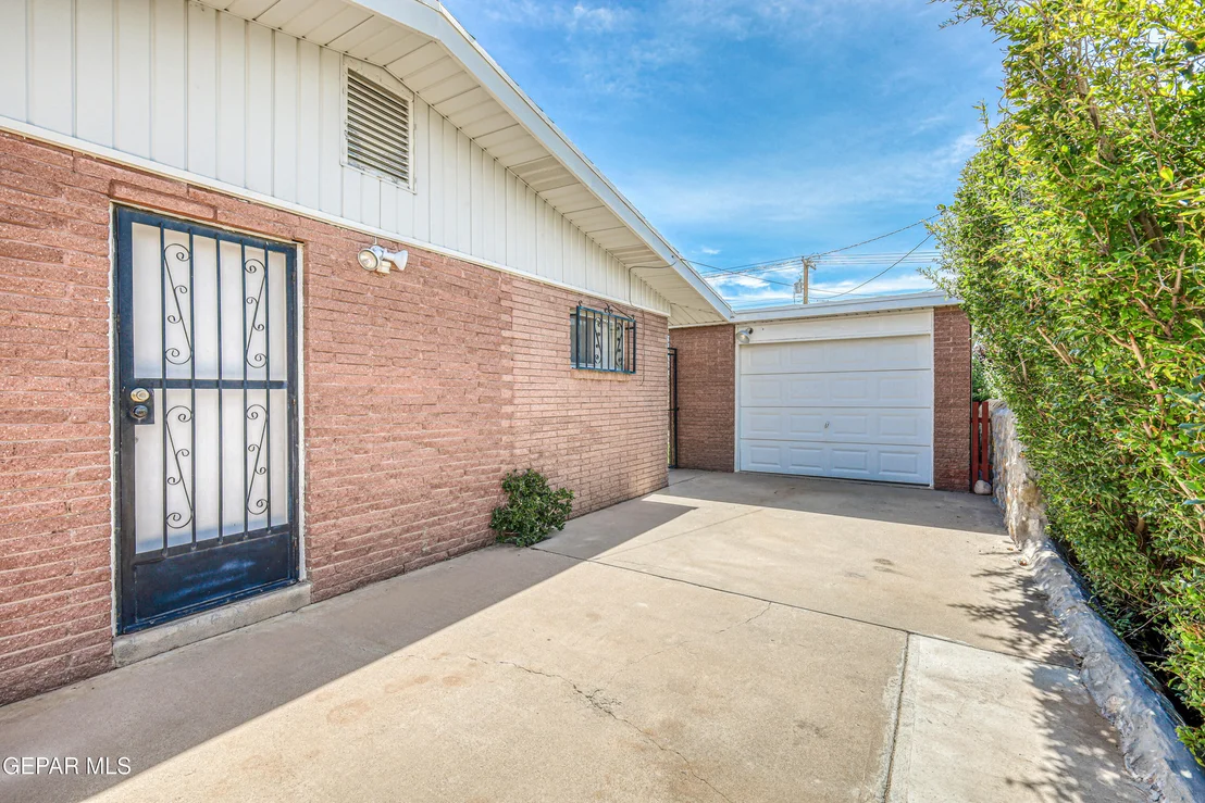 Photo of 309 DE LEON Drive