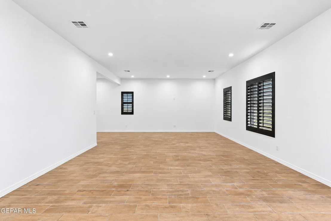Photo of 817 Jones Point Place