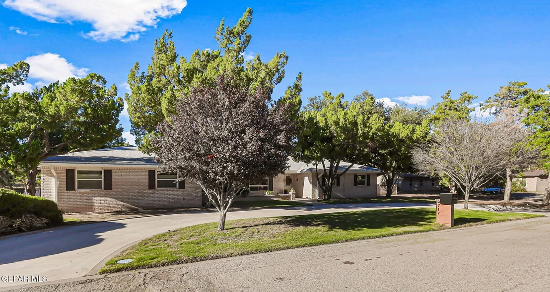 Photo of 717 LIVE OAK Drive