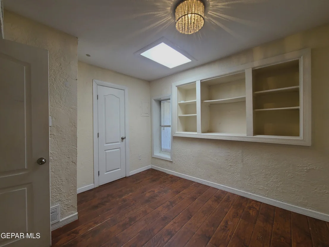Photo of 1714 BANKER Road