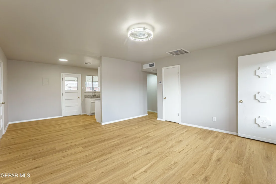 Photo of 5633 ARROWHEAD Drive