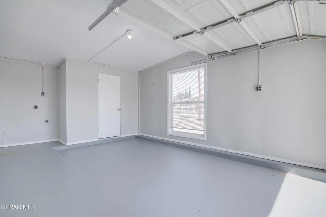 Photo of 6012 SINCLAIR Street