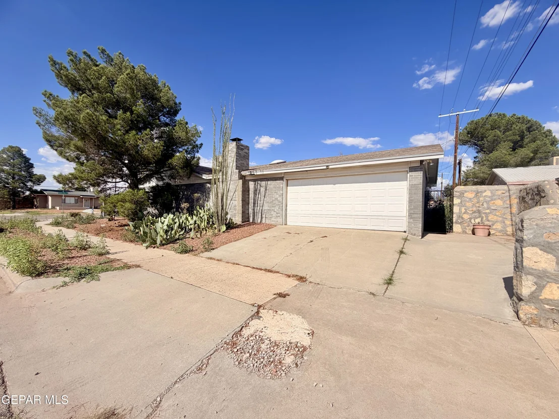 Photo of 8100 PARKLAND Drive