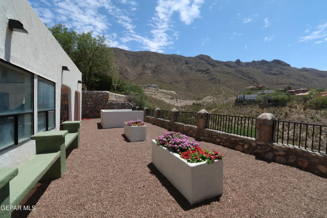 Photo of 656 MOONDALE Drive