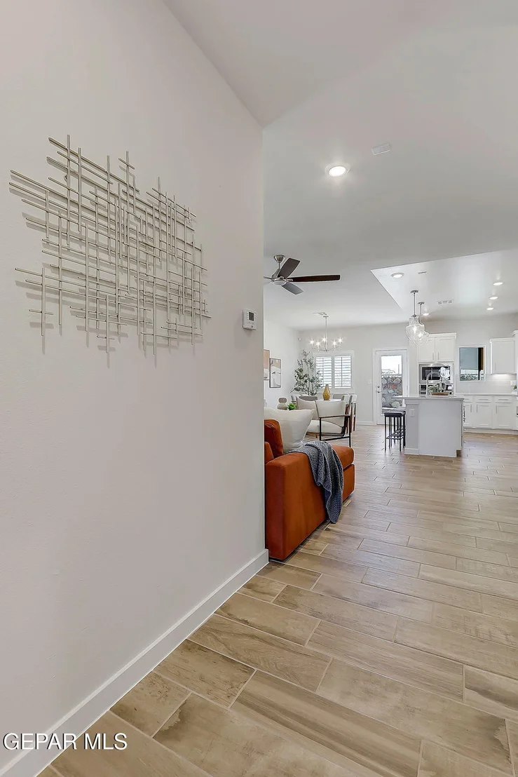 Photo of 924 Nayland Place