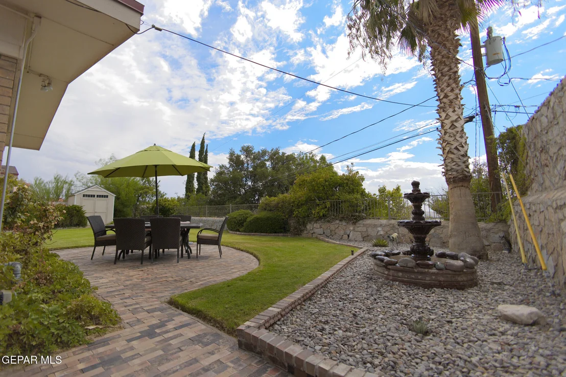 Photo of 417 INDIAN BLUFF Road