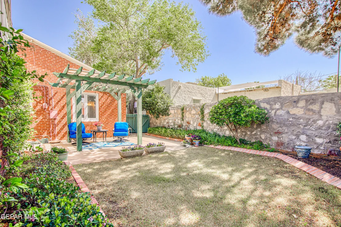 Photo of 900 MCKELLIGON Drive