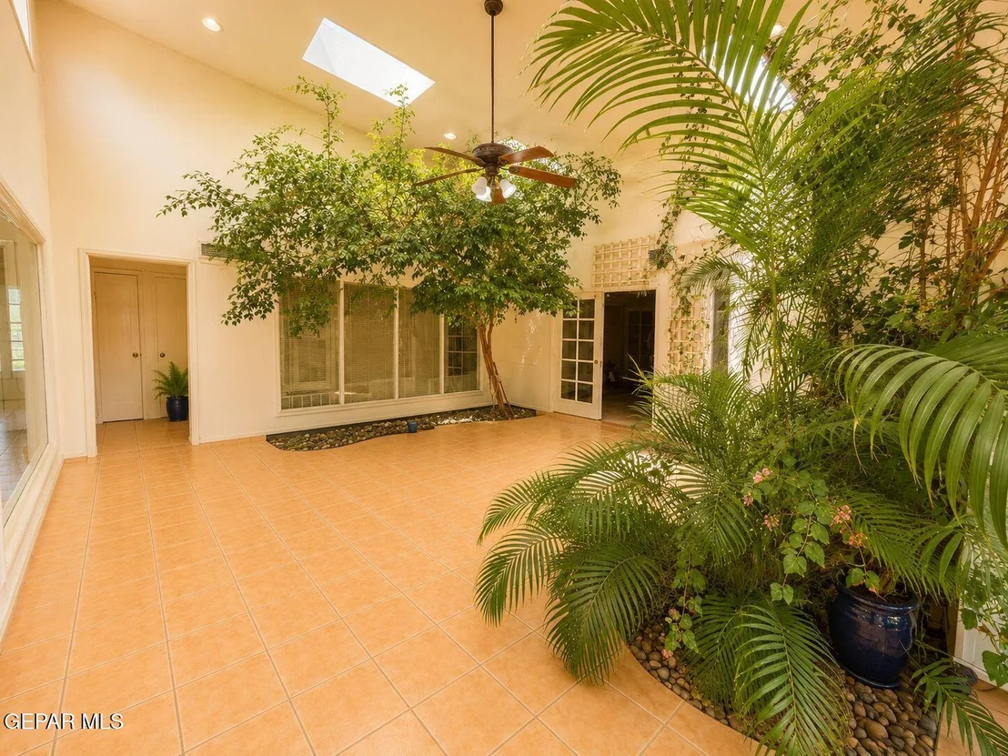Photo of 6833 LA CADENA Drive