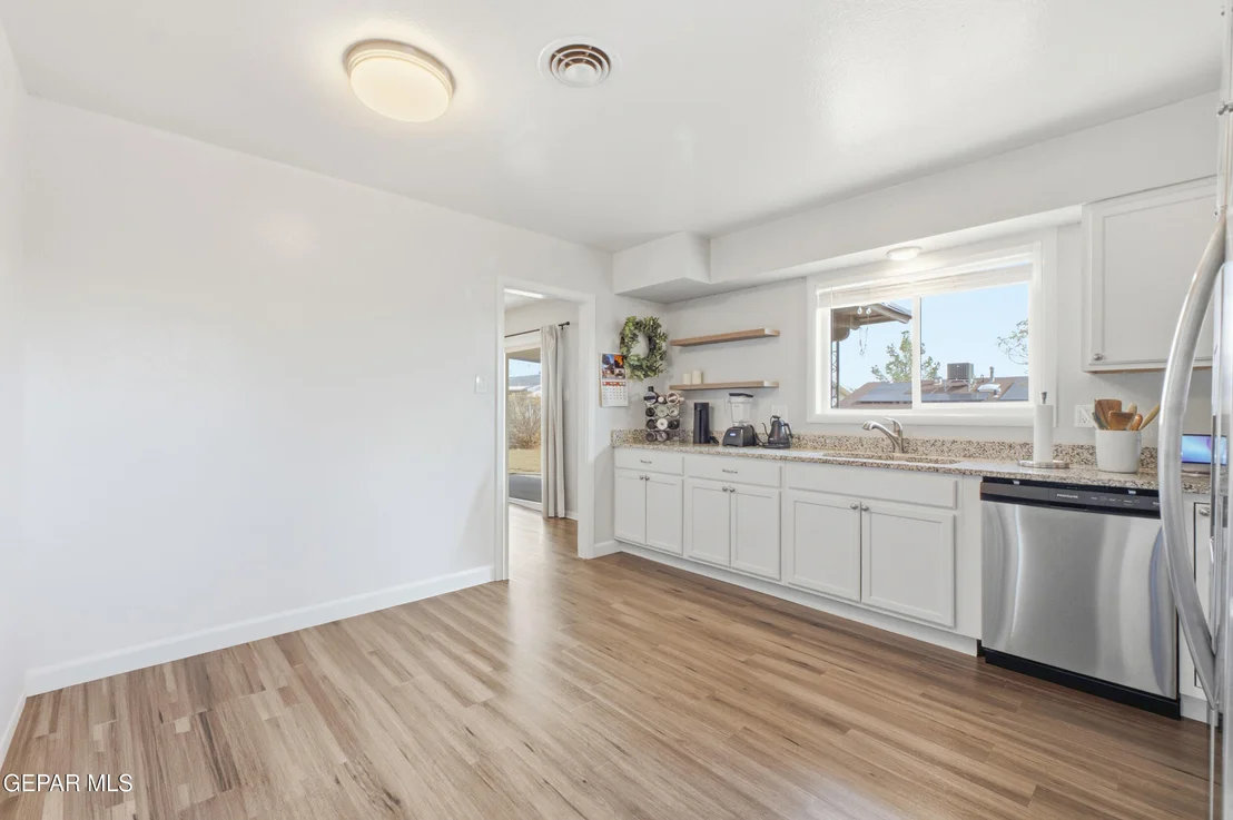 Photo of 224 VIKING Drive