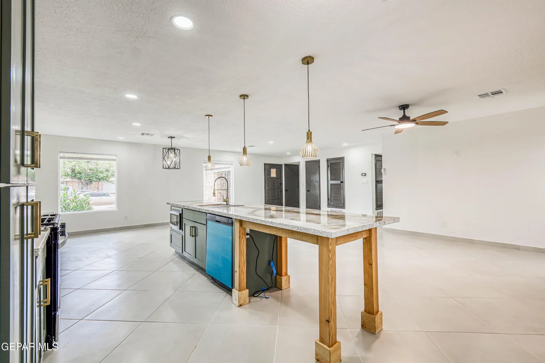 Photo of 712 CARABINAS Way