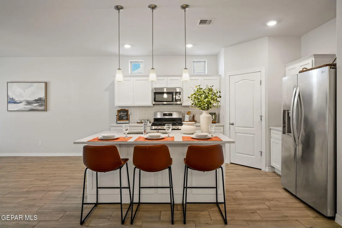 Photo of 913 Airship Place