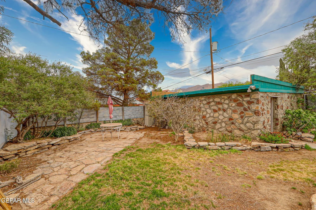 Photo of 511 E. Blanchard Avenue