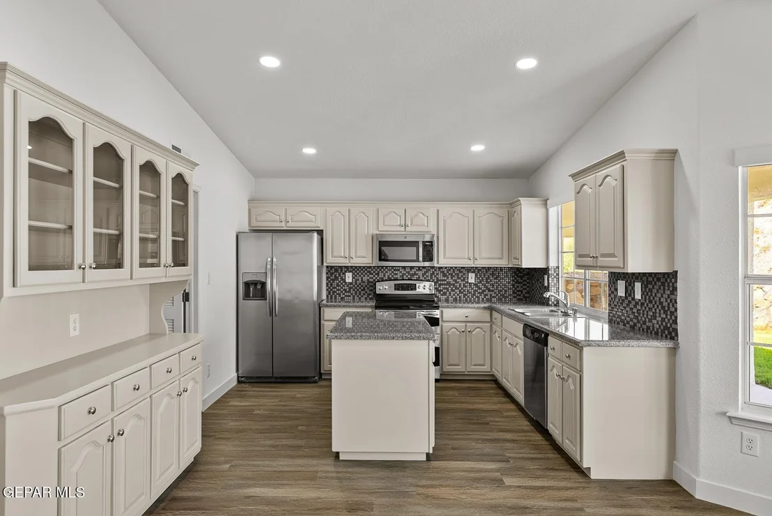 Photo of 6637 WIND RIDGE Drive