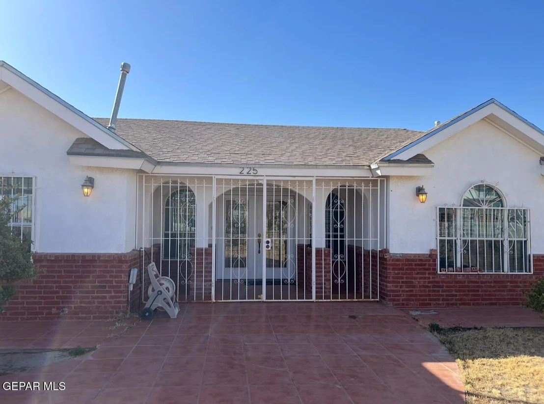Photo of 225 PEYTON Road