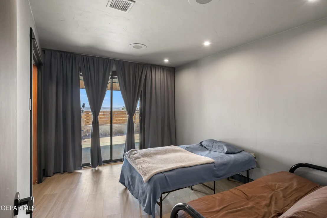 Photo of 516 N SATELLITE Drive