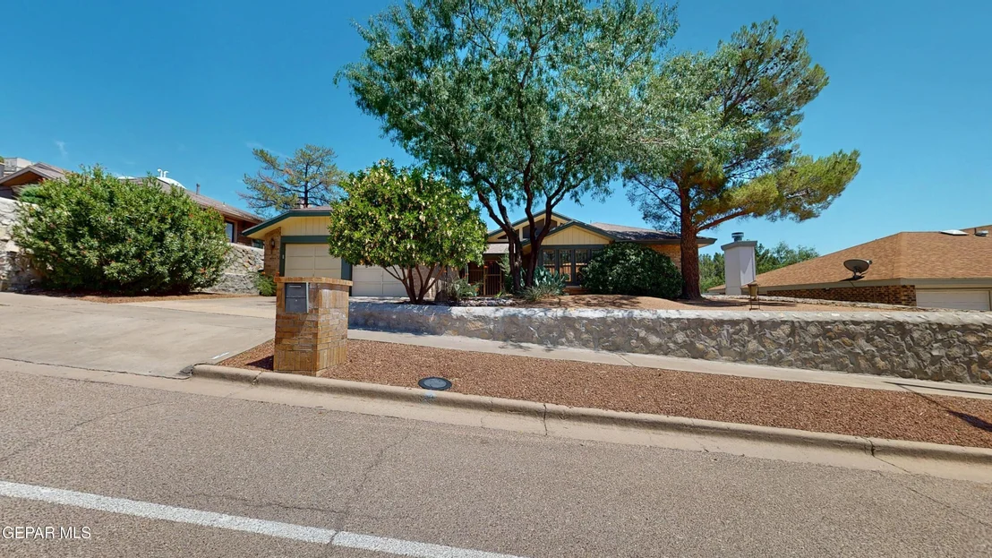 Photo of 724 CHELTENHAM Drive