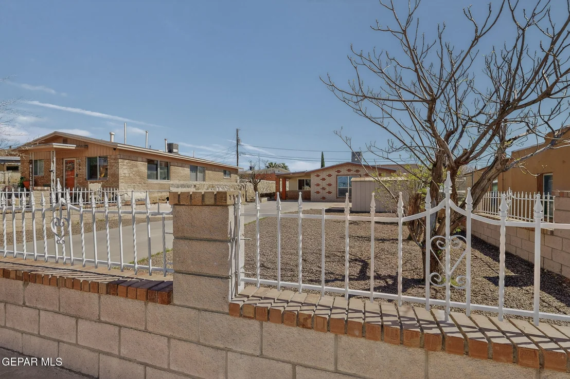 Photo of 766 FREDERICK Road