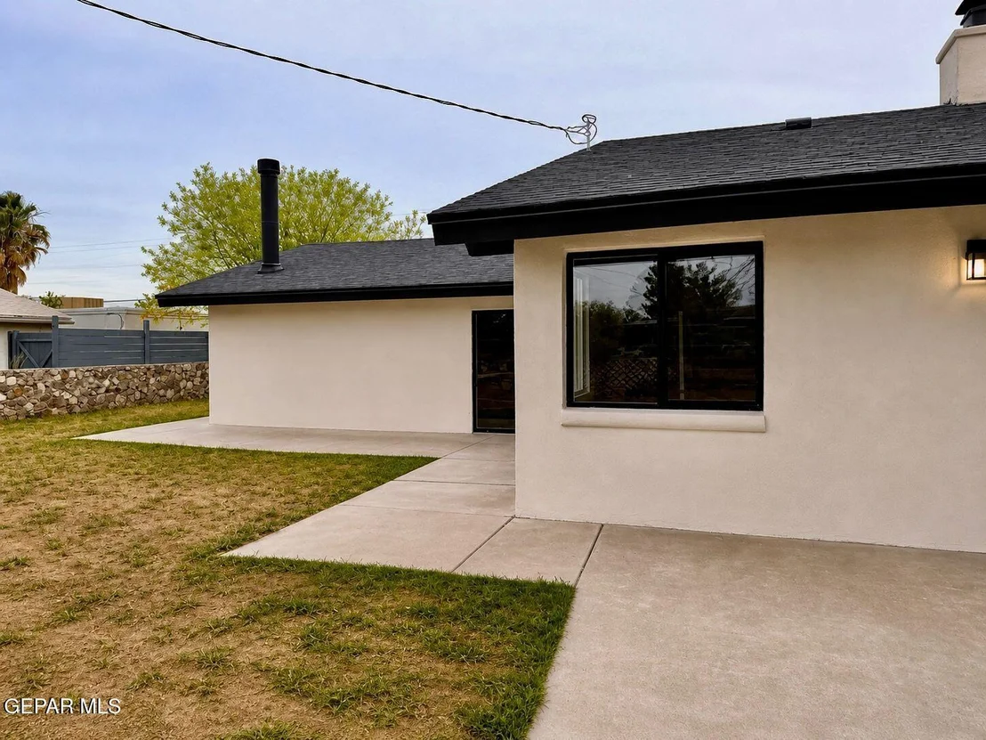 Photo of 775 W BORDERLAND Road
