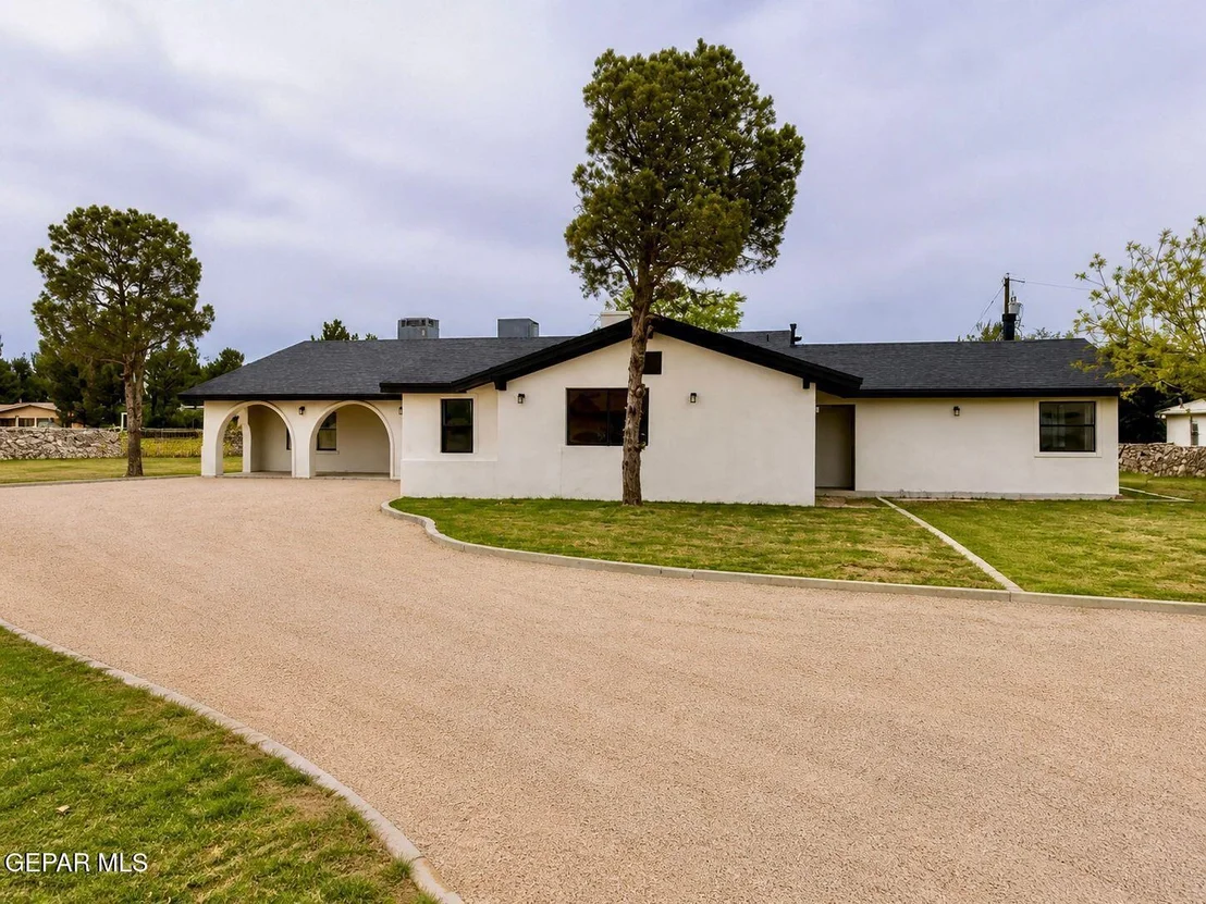 Photo of 775 W BORDERLAND Road