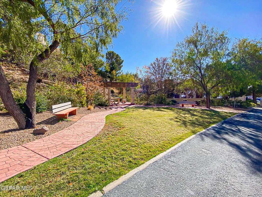 Photo of 1077 LOS JARDINES Circle
