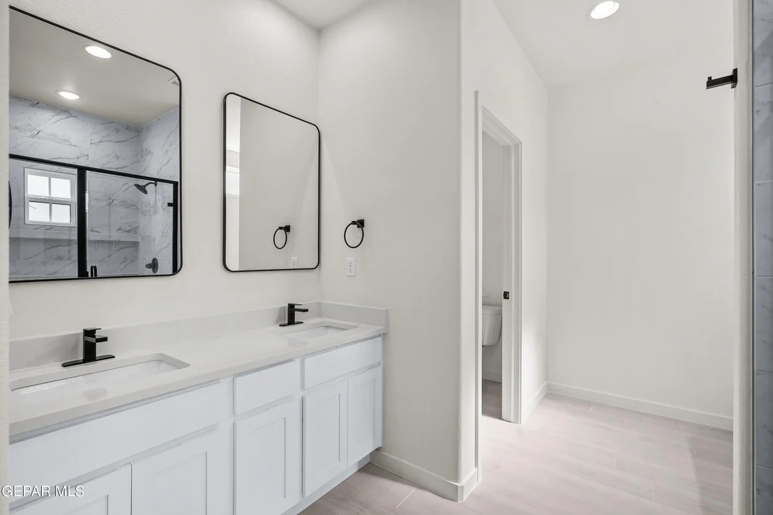 Photo of 13812 Summer View Avenue