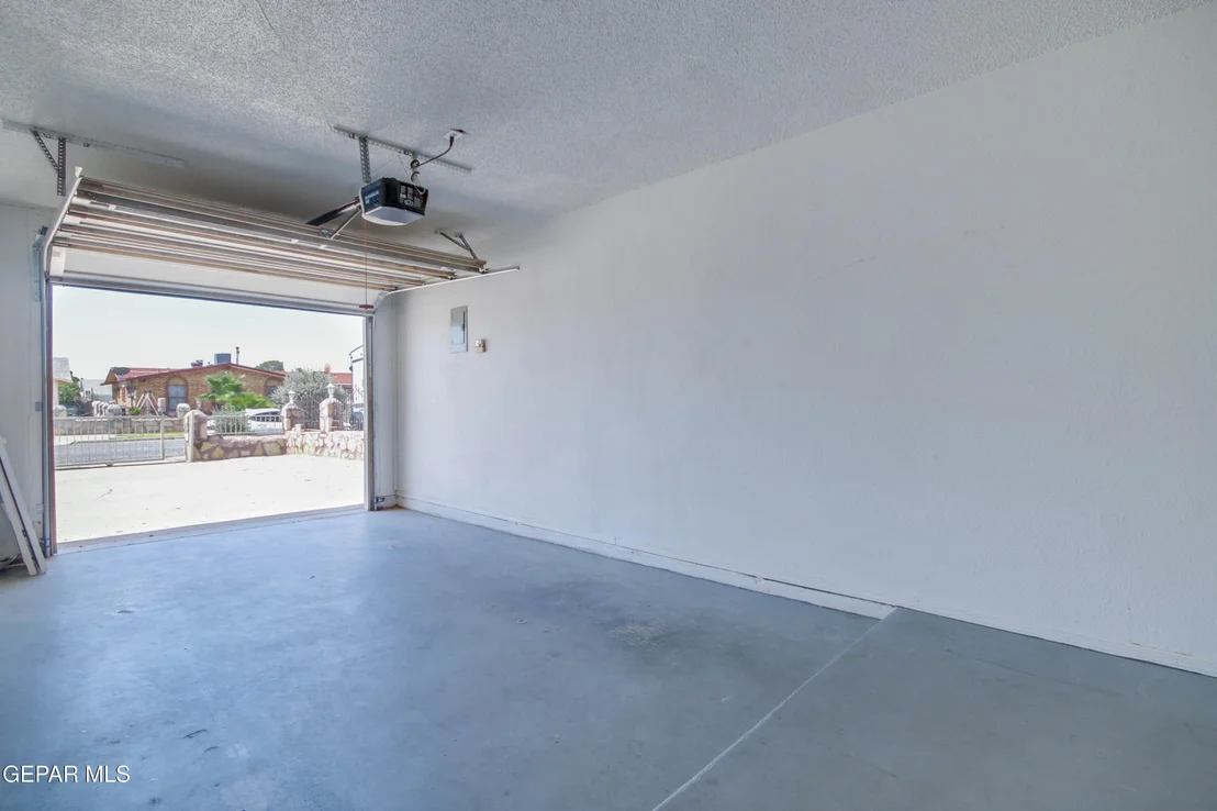 Photo of 5649 LONGVIEW Circle
