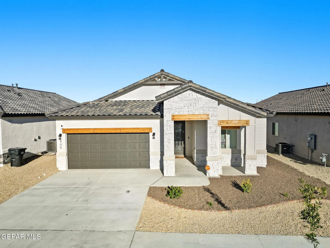 Photo of 925 Nayland Place