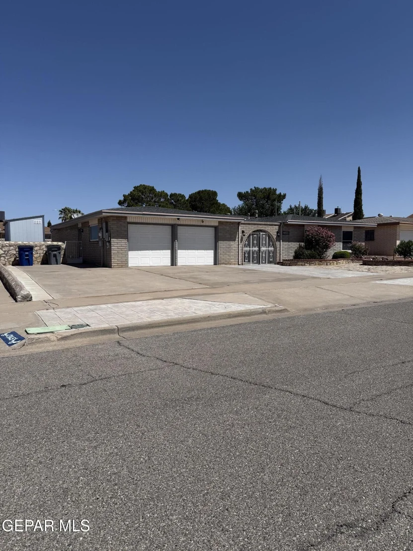 Photo of 3149 EDGEROCK Drive