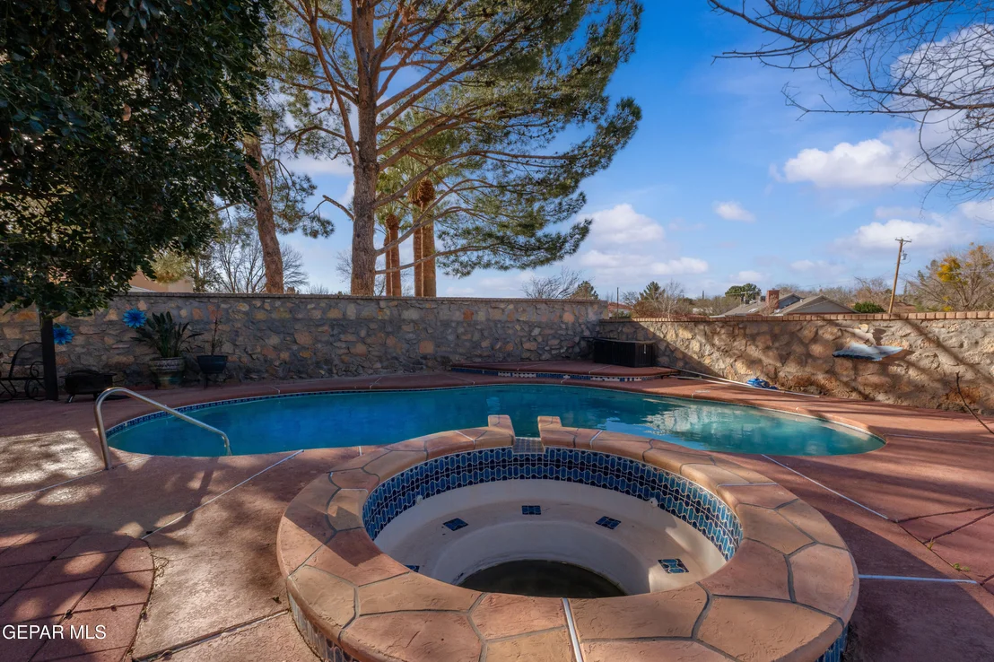 Photo of 721 WILLOW GLEN Drive