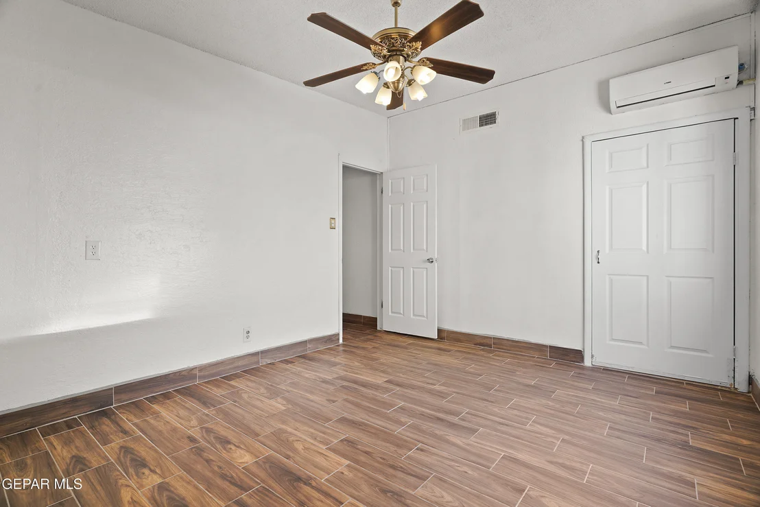Photo of 4721 MAUREEN Circle