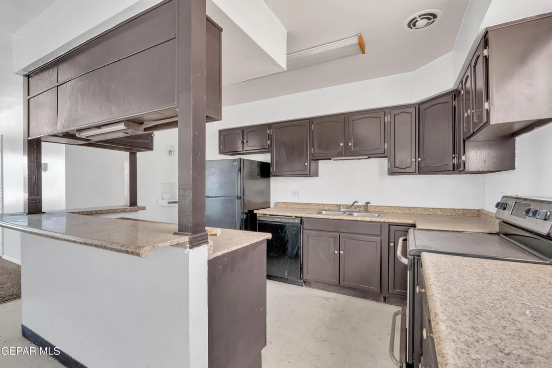 Photo of 7605 Parkland Drive