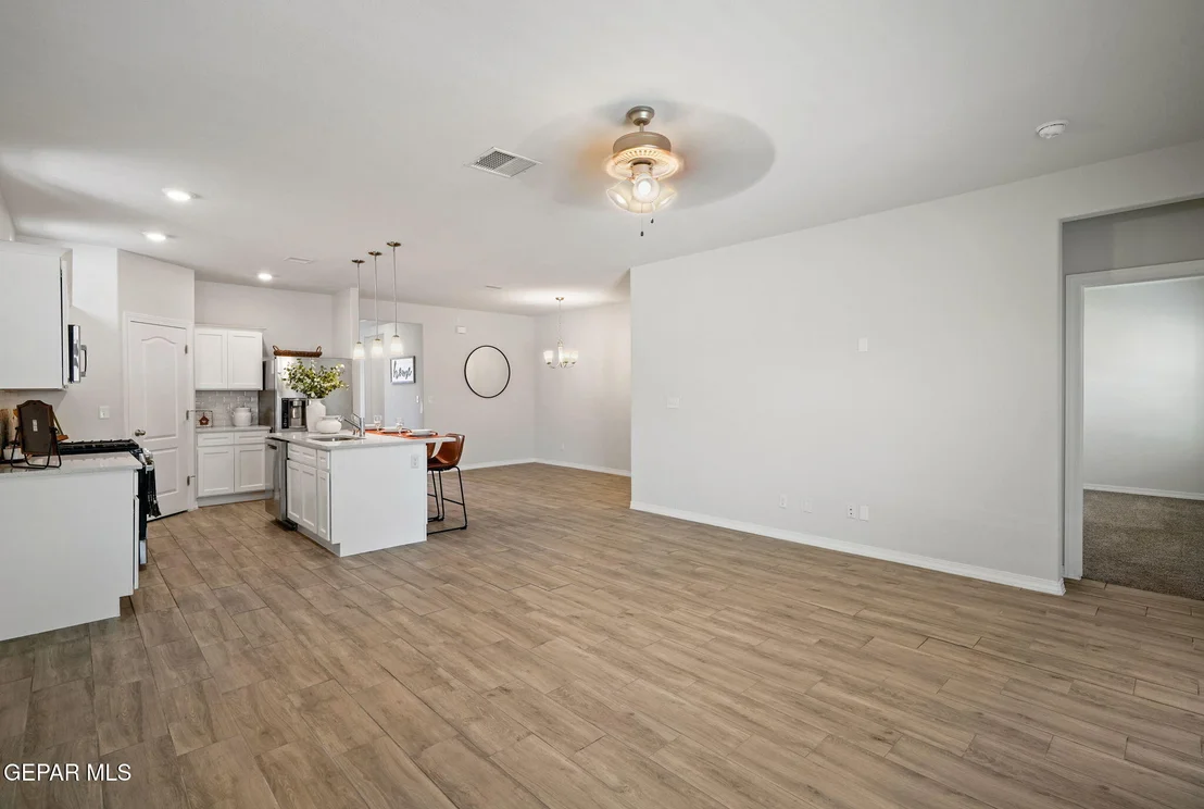 Photo of 913 Airship Place