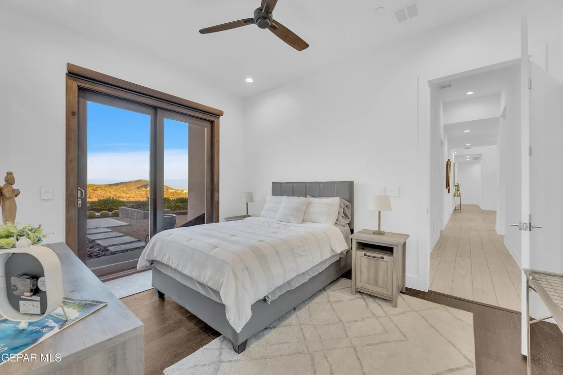 Photo of 386 ROCKY POINTE Drive