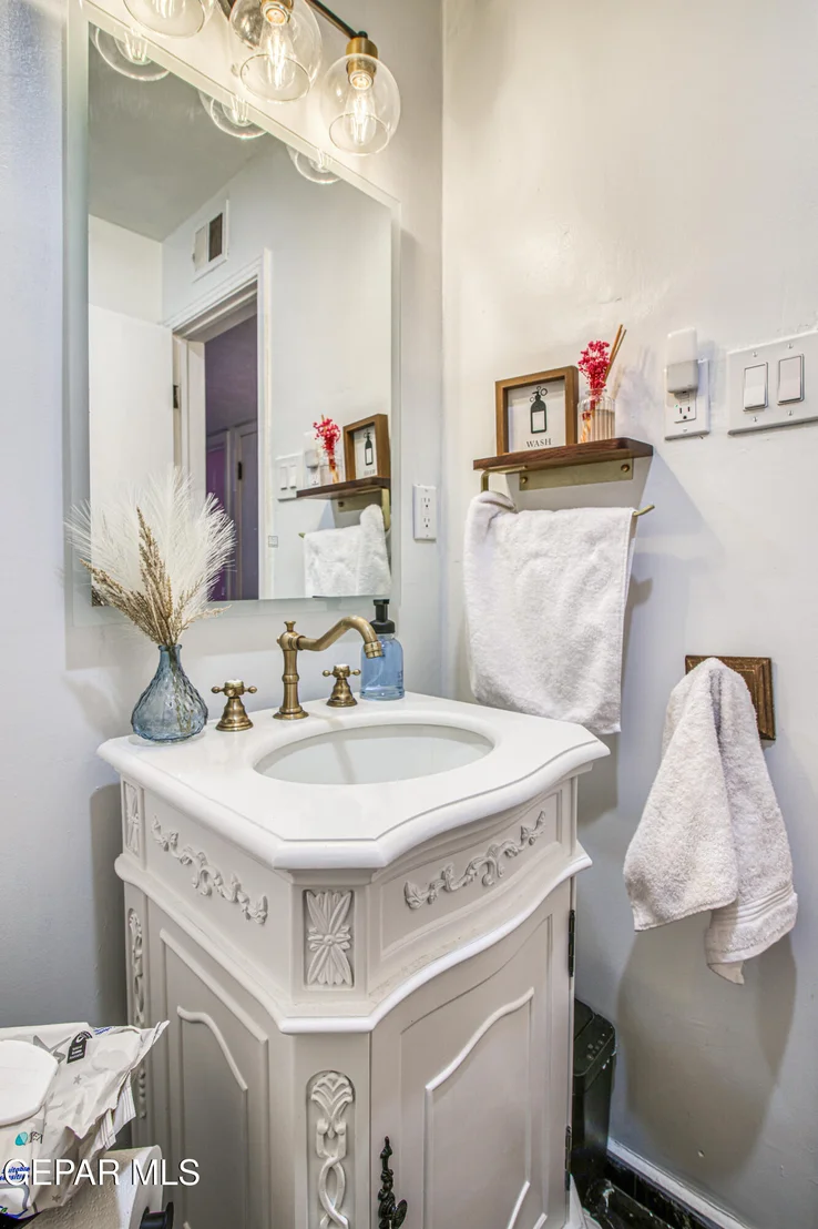 Photo of 1121 Belen Road