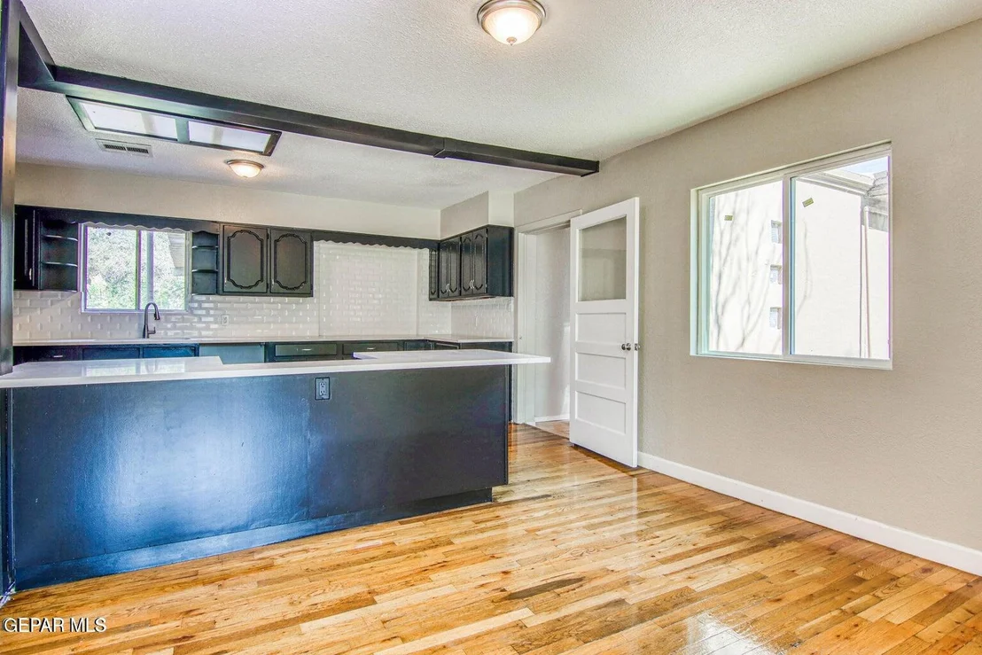 Photo of 915 Sparks Circle