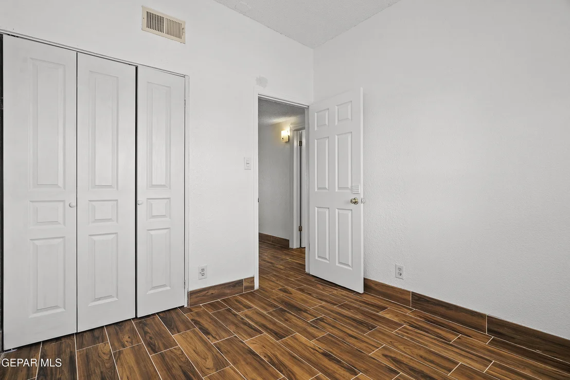Photo of 4721 MAUREEN Circle