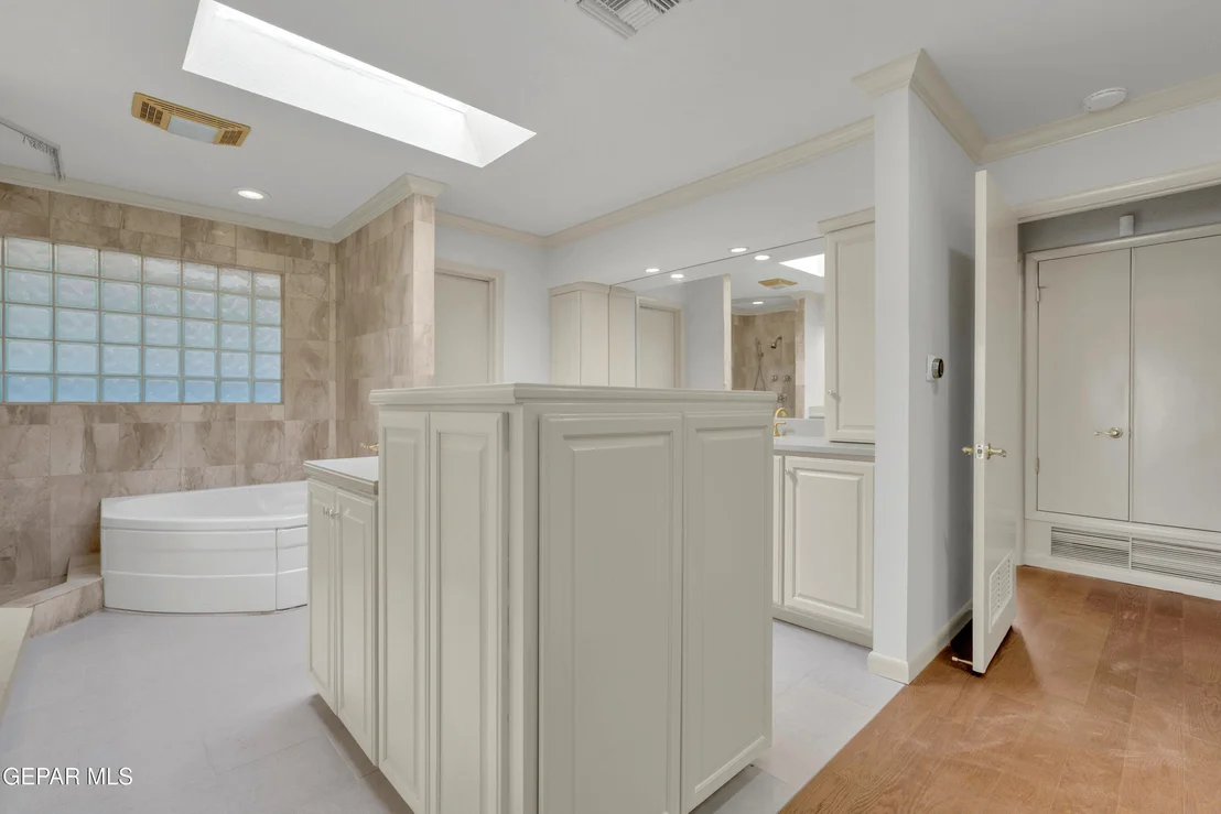 Photo of 913 THUNDERBIRD Drive