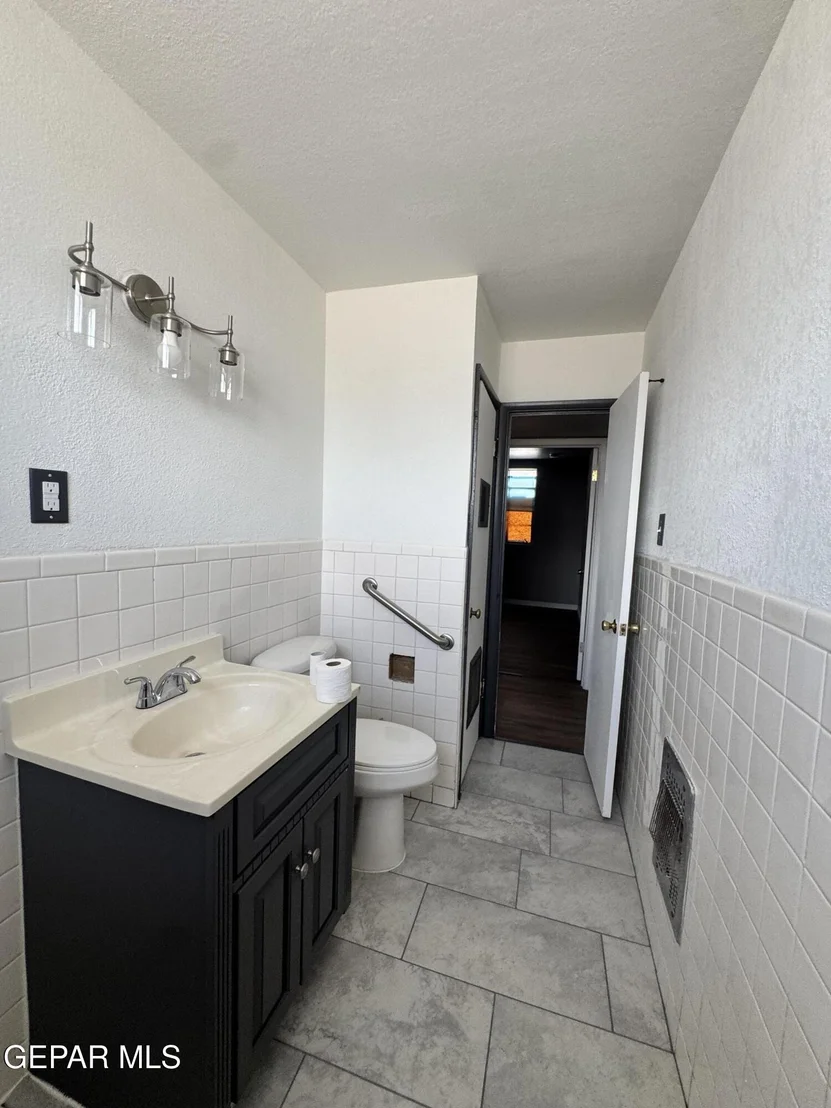 Photo of 828 OLSON Street