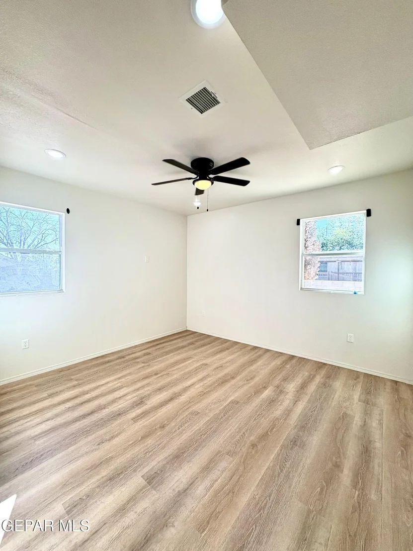Photo of 11420 DORIS Road