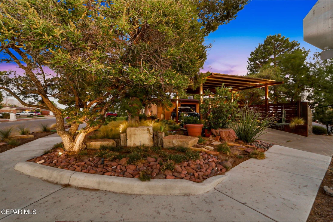 Photo of 8713 LAKEHURST Road