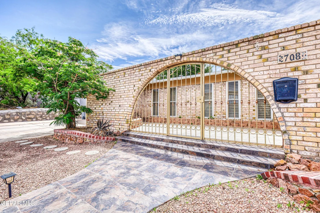 Photo of 708 SOMERSET Drive