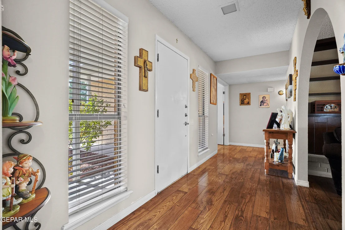 Photo of 207 SERRANIA Drive