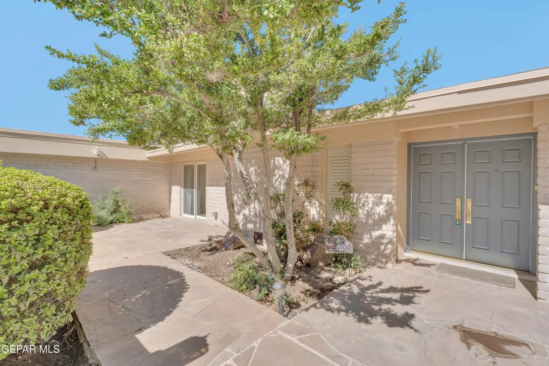 Photo of 913 THUNDERBIRD Drive