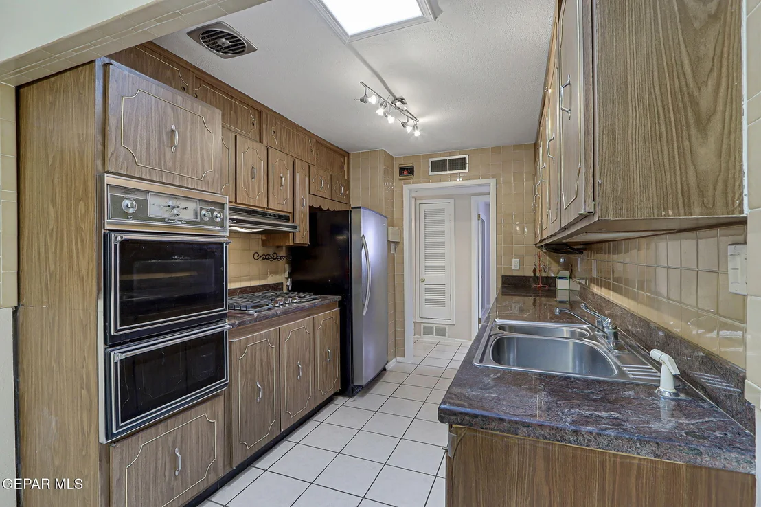 Photo of 1304 Honeysuckle Drive
