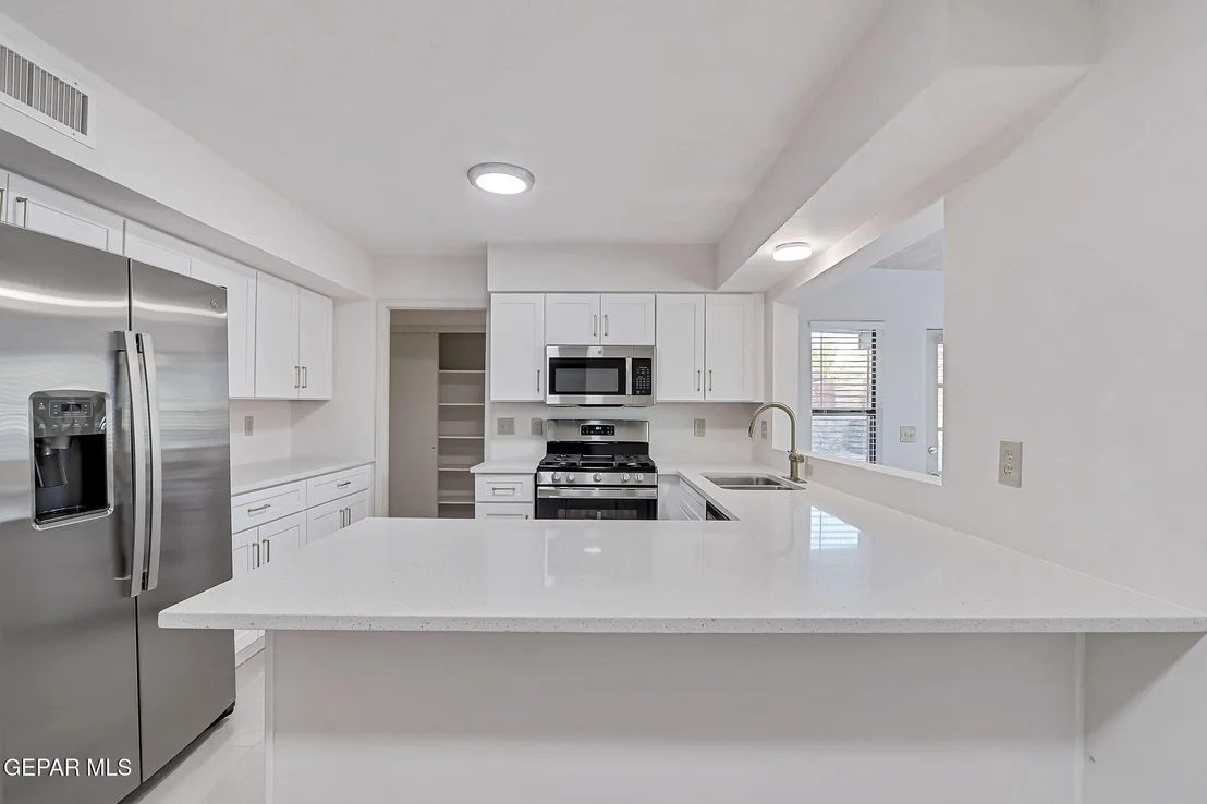 Photo of 836 ESPOLON Drive